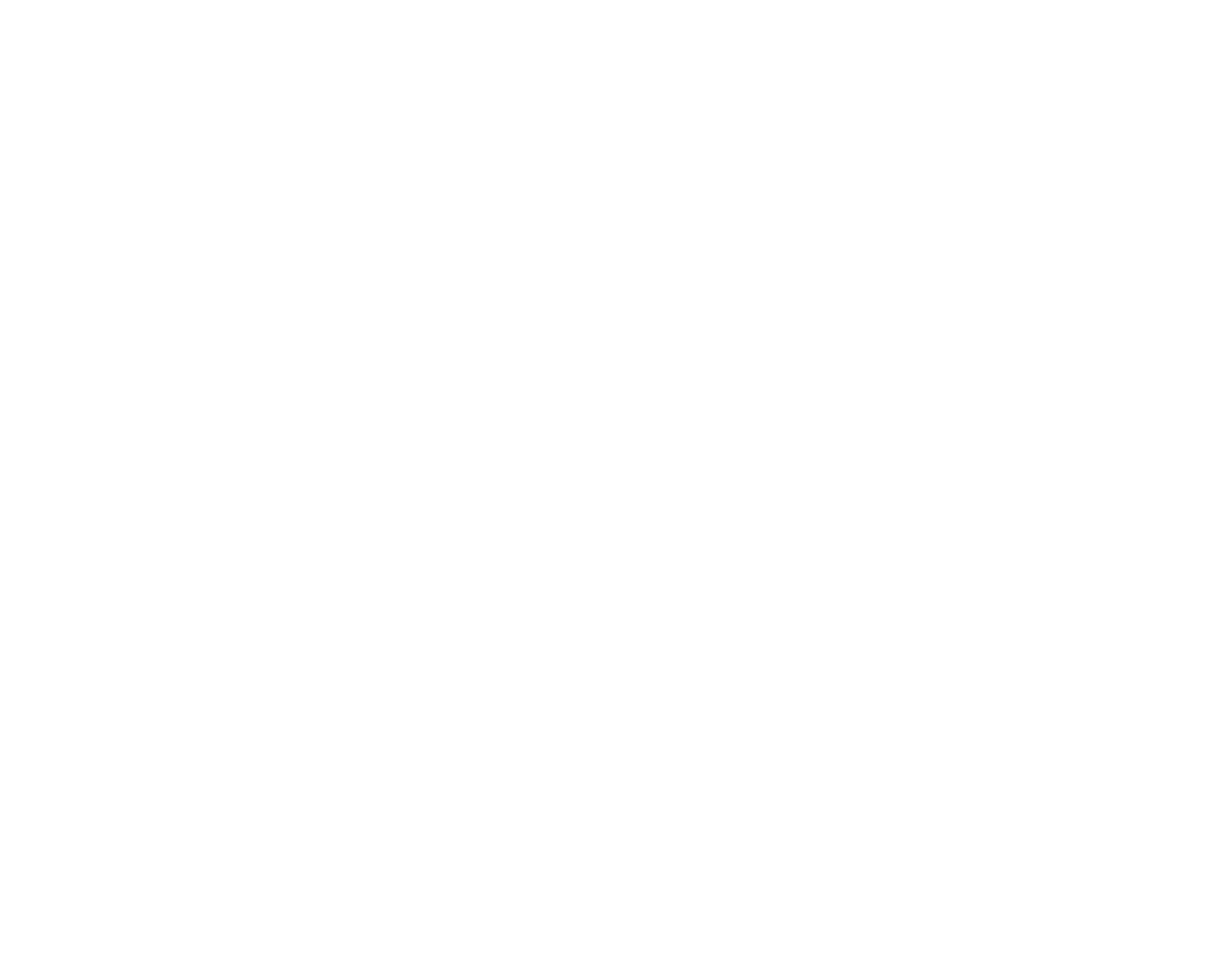 مردی در ساحل سوار بر تخته موج سواری است