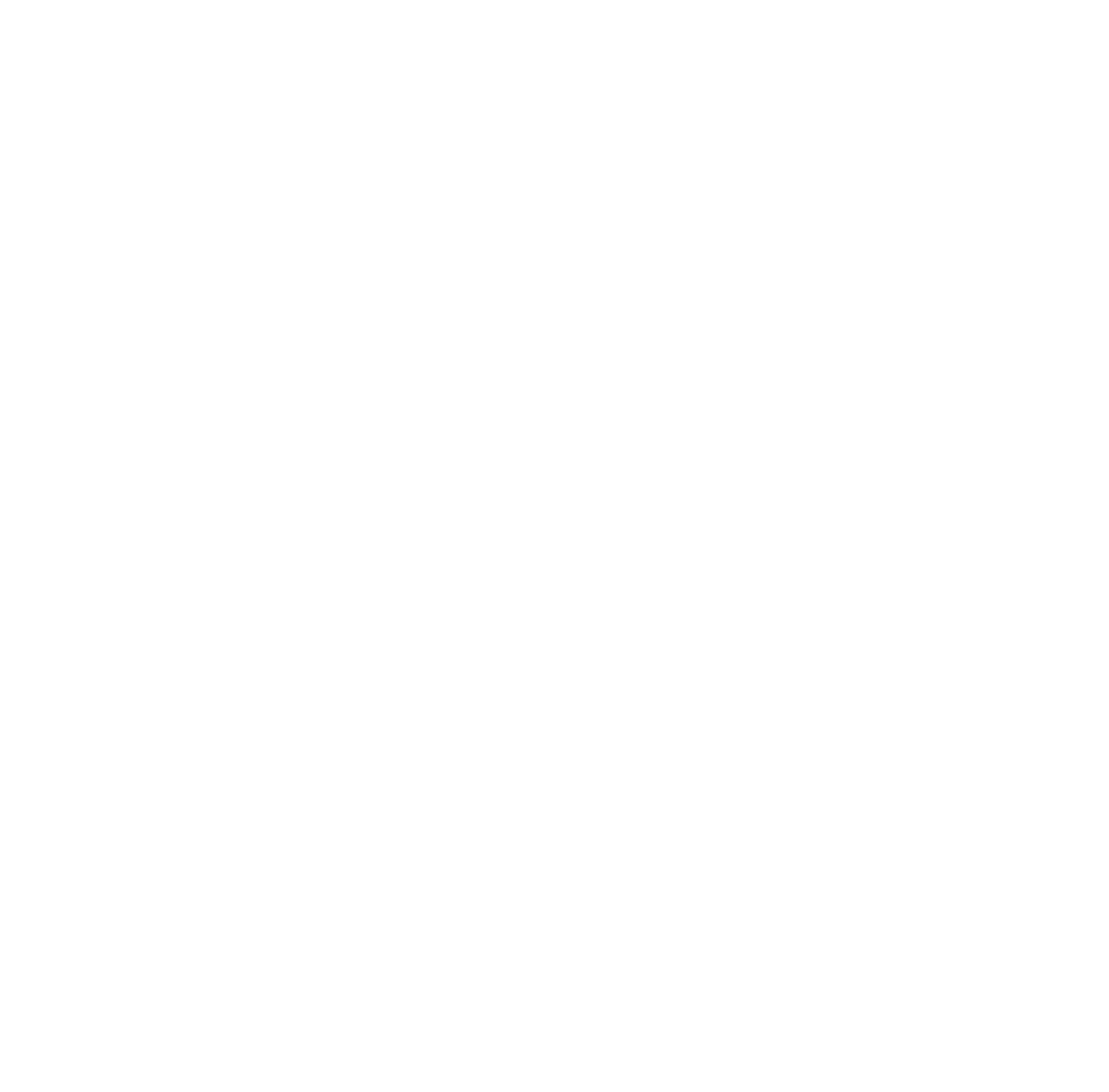 مردی در ساحل سوار بر تخته موج سواری است