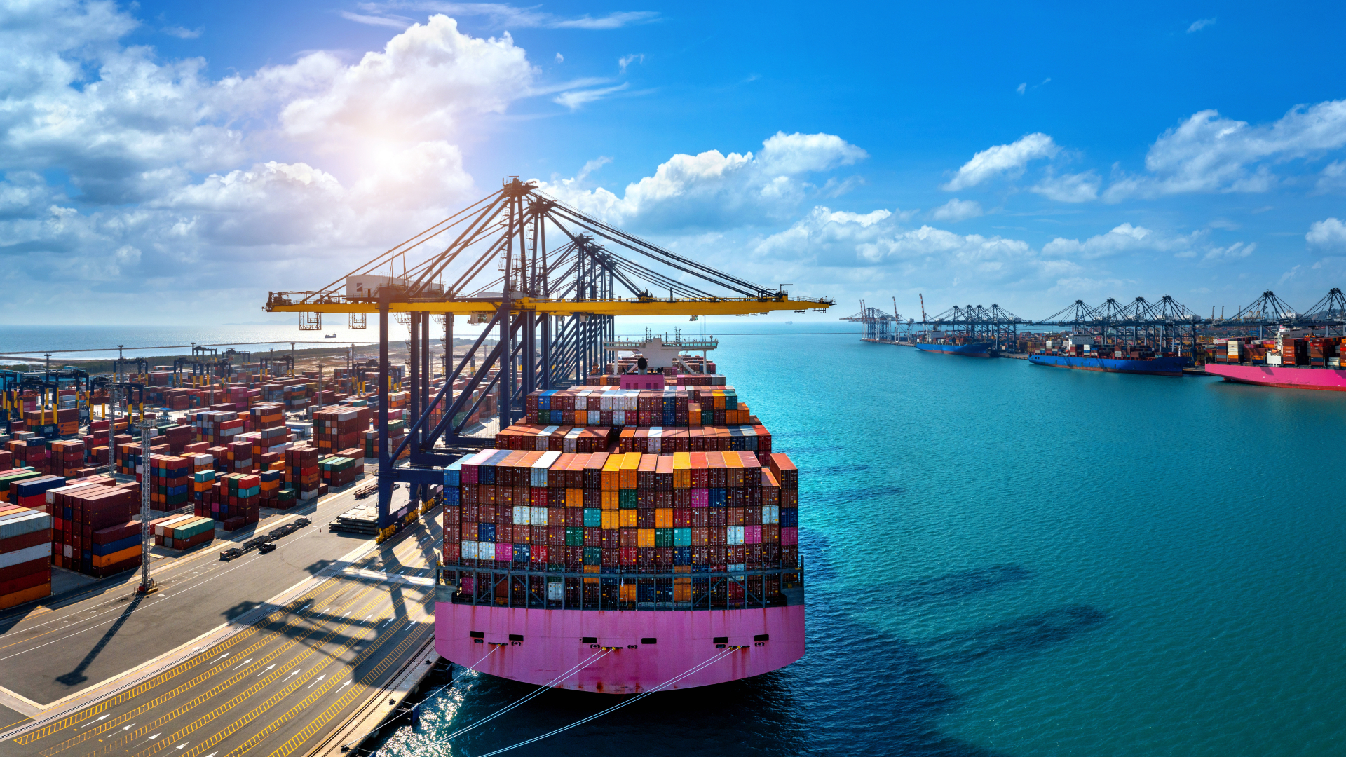 کشتی کانتینری شامل پکیج آسانسور فوجی